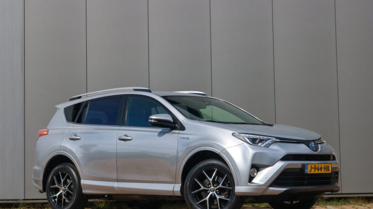 Toyota RAV4 2.5 Hybrid AWD Executive 197PK